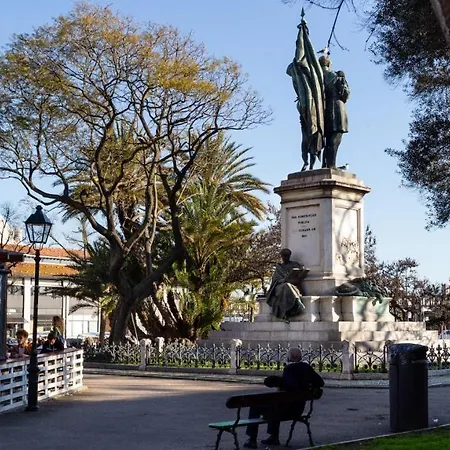 Plum Guide - Time For An Outing * Lisboa