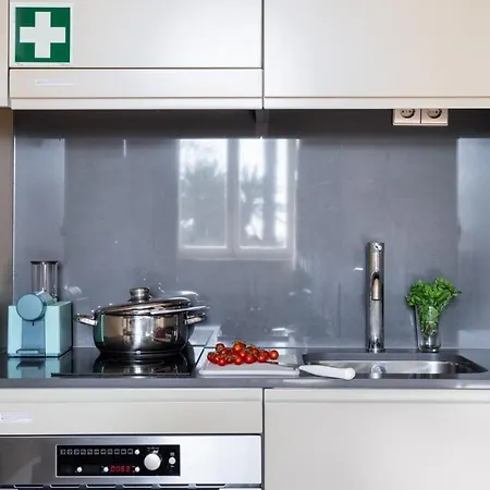 Apartment Plum Guide - Time For An Outing *